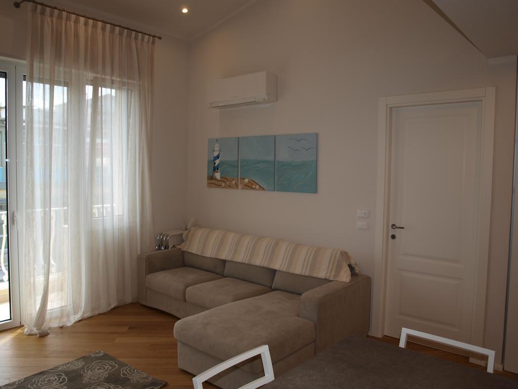 Il Pontile Holidays Apartment มารินา ดิ เปียตราซันตา ห้อง รูปภาพ